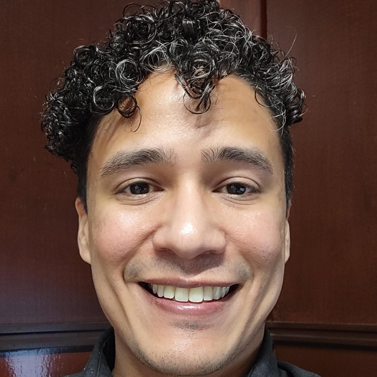 Dr.  Glen Jesus Gomez Ojeda