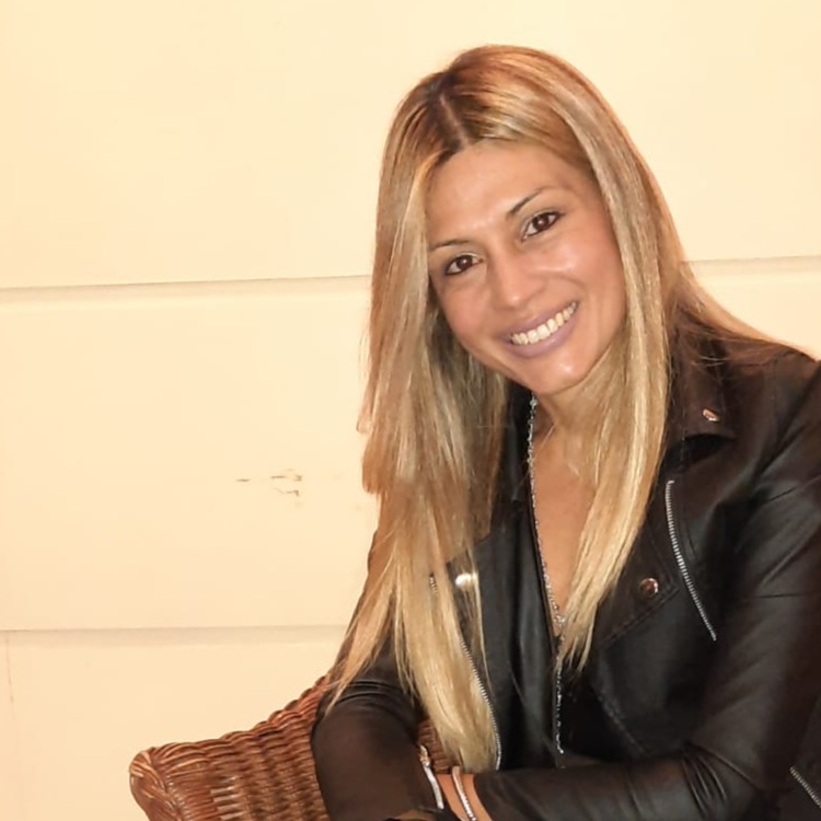 Dra Erica Yanina Yavagnilio