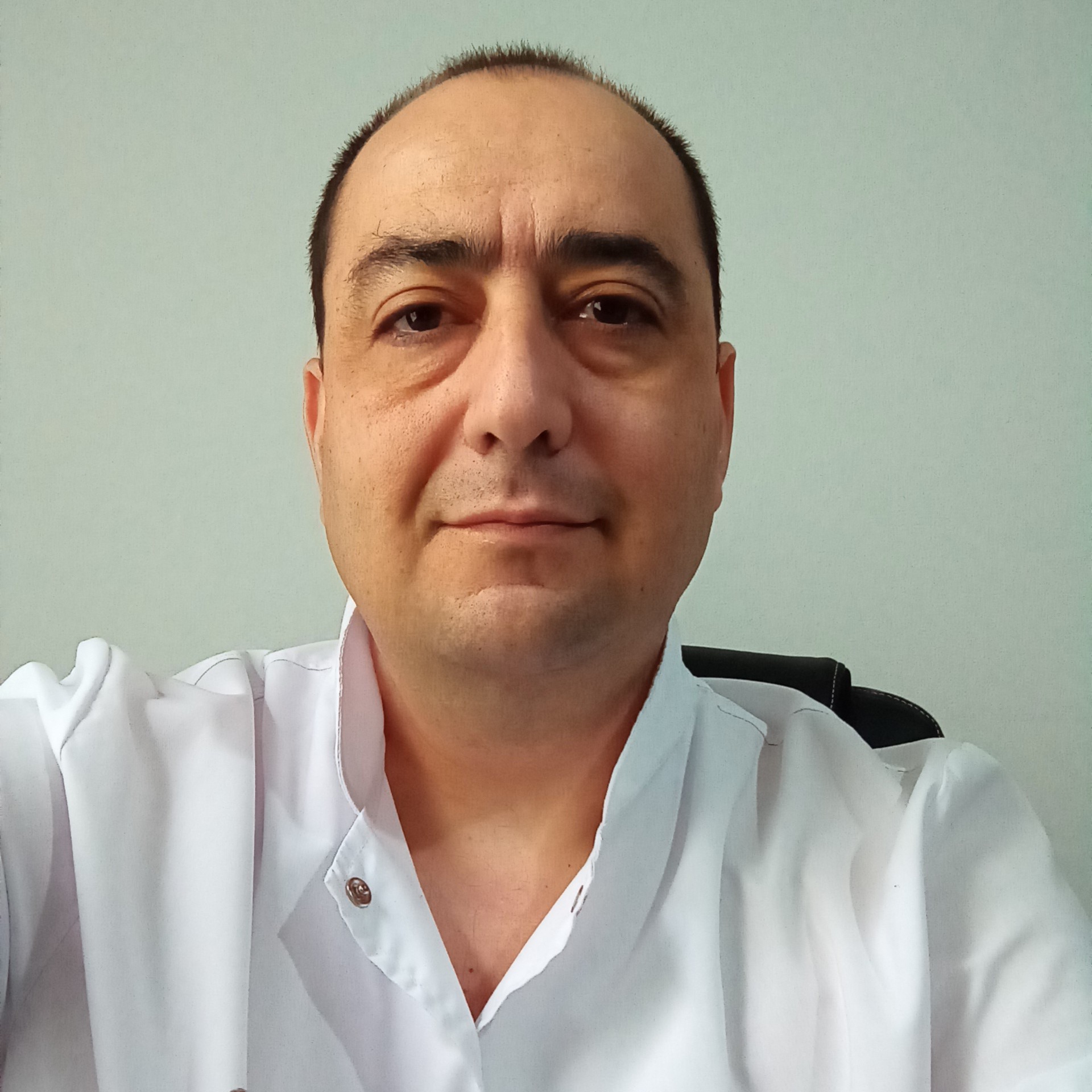 Dr. Cesar Andres Bucai 
