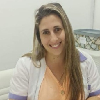 Dra.  Karina Andrea Szac