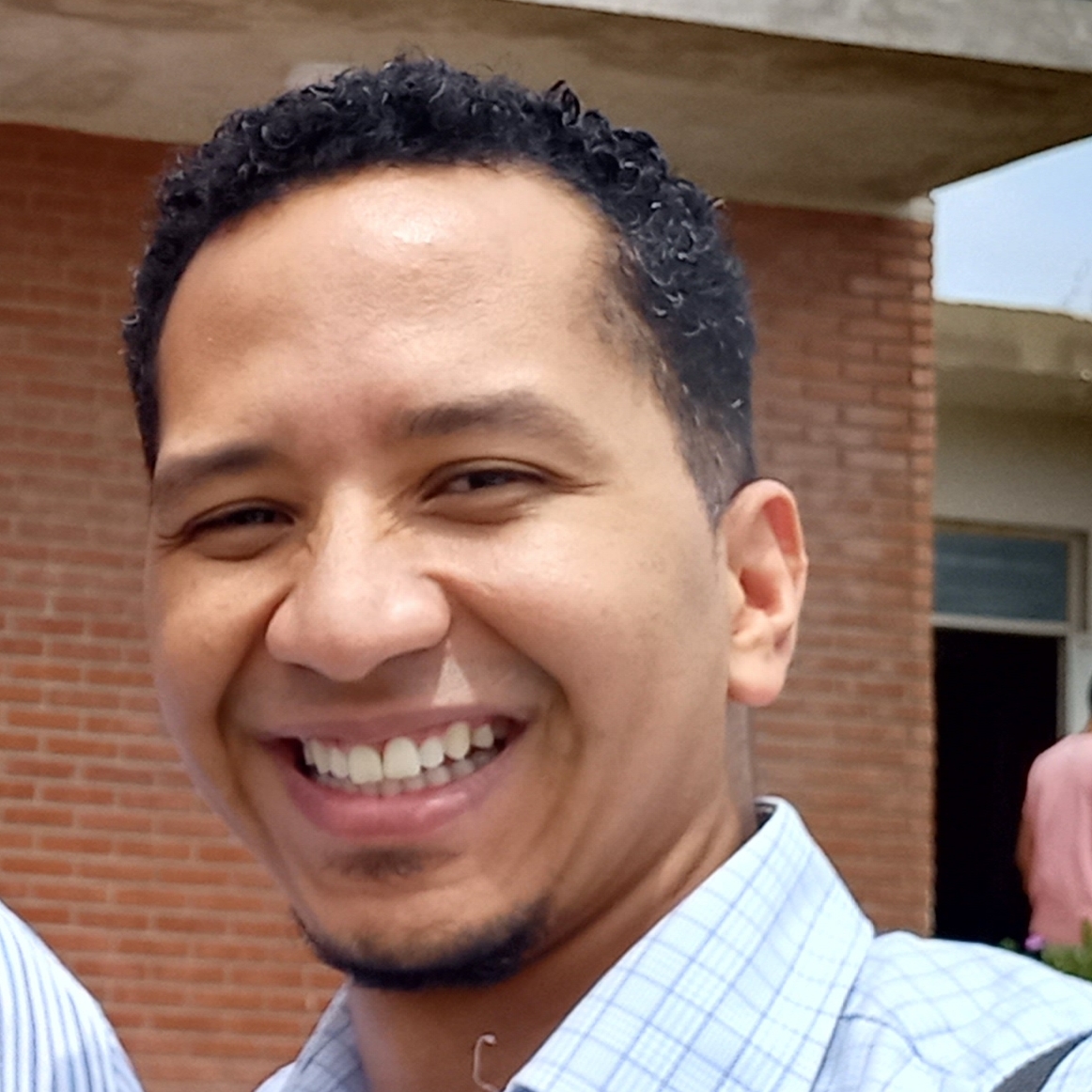 Dr Jorge L Tellez